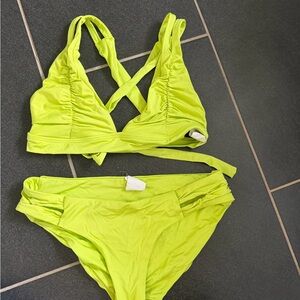 Soluna Clear Skies Solid Bikini in lime, top medium bottoms small